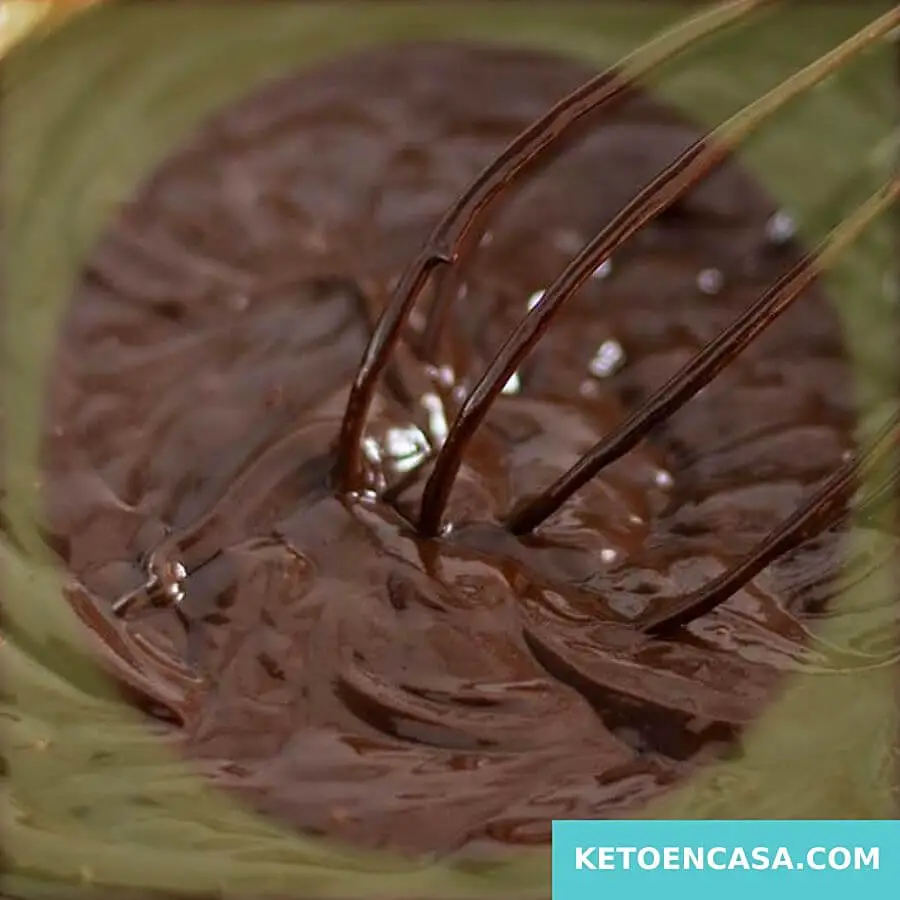 Receta fácil de salsa de chocolate Keto